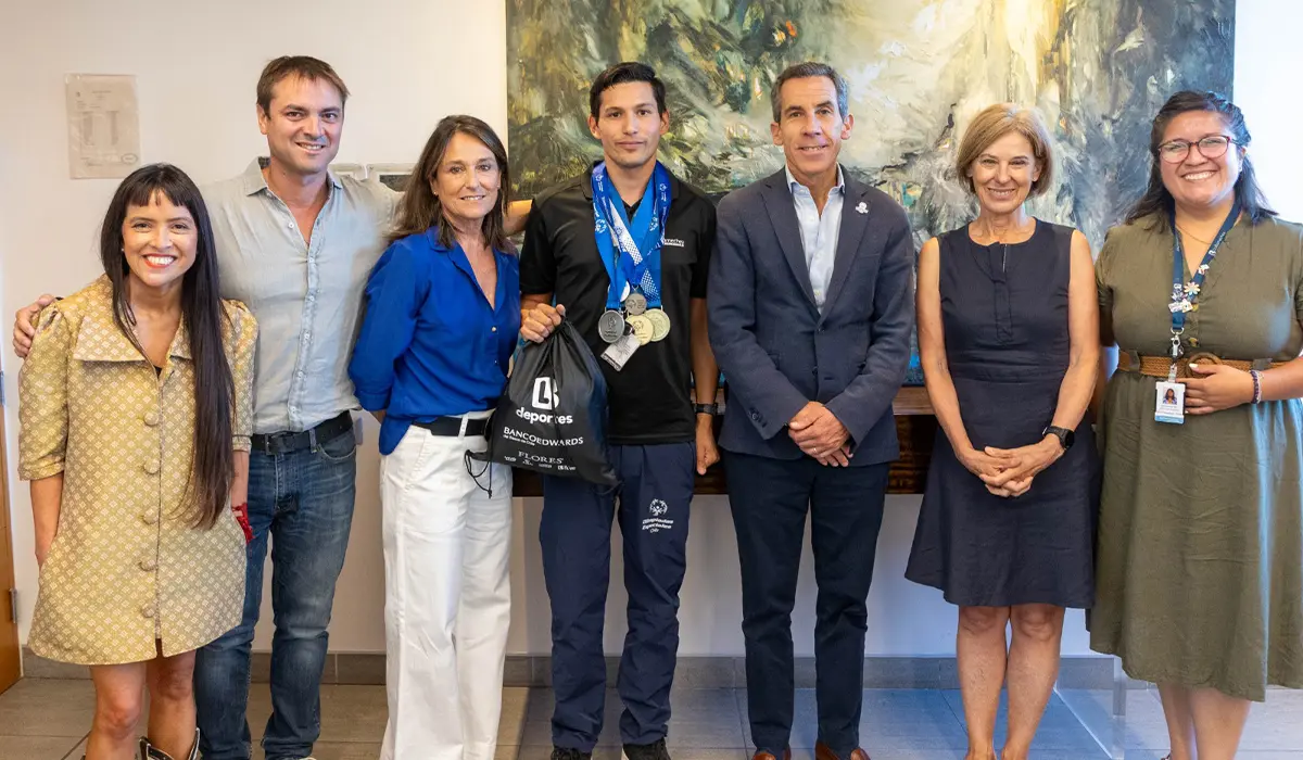 Deportista Gonzalo Escobar recibe el reconocimiento de la Municipalidad de Lo Barnechea